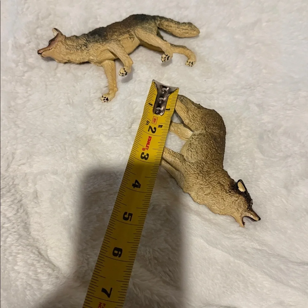 VTG 1990 Timber Wolf Safari LTD Hand Painted Howling Wolf & standing wolf